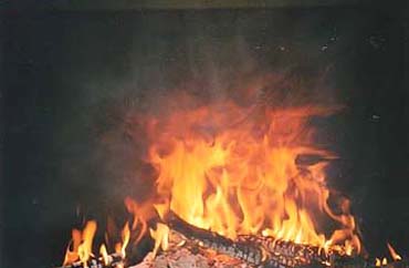 Les differentes etapes dans la combustion du même petit tas de bois. Image 3